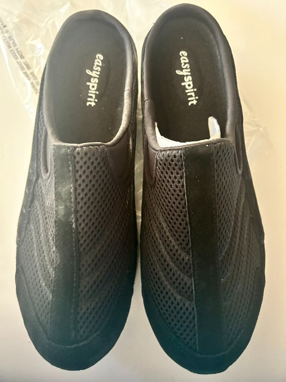 easy. spirit NIB Estraveltime Black Slides with white Bottom - Sizeeee 9 1/2